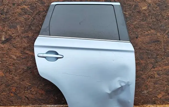Mitsubishi Outlander Rear door