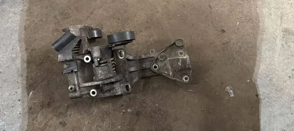 Volvo V50 Generator/alternator bracket 30760846