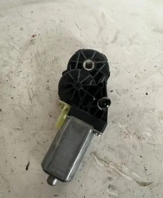 Porsche Cayenne (9PA) Seat adjustment motor 0390201949