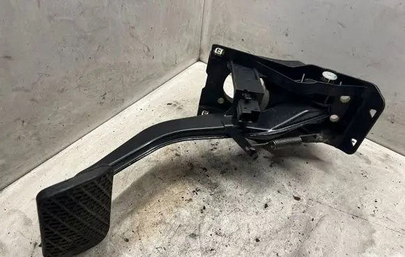Mercedes-Benz S W220 Brake pedal A2202901119
