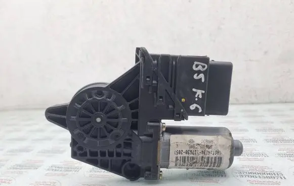 Volkswagen PASSAT B5 Rear door window regulator motor 3B9839751AF