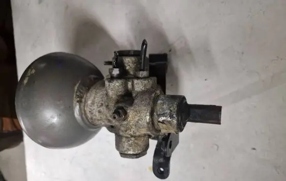 Citroen C6 Air suspension valve block 