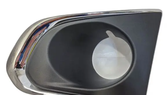Chevrolet Trax Front fog light trim/grill 95015921