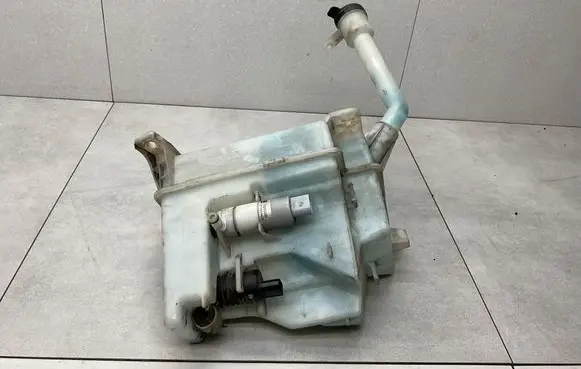 Windshield washer fluid reservoir/tank