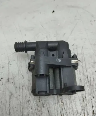 BMW 5 E60 E61 Coolant heater control valve 8391417