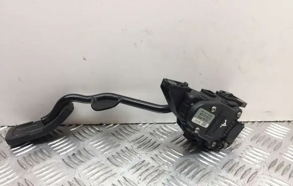 Volkswagen PASSAT B5.5 Accelerator throttle pedal 8E2721523C