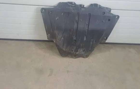 Dacia Sandero III Engine splash shield/under tray 758929087R