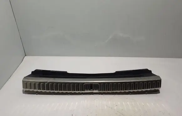 Trunk/boot sill cover protection