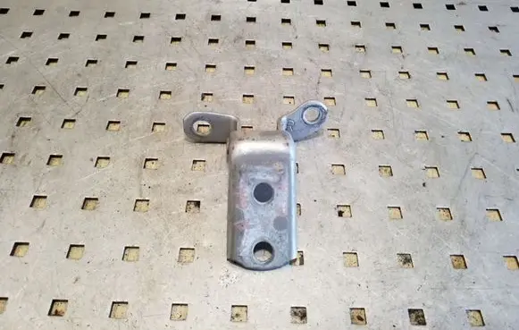 Toyota Avensis Verso Rear door lower hinge