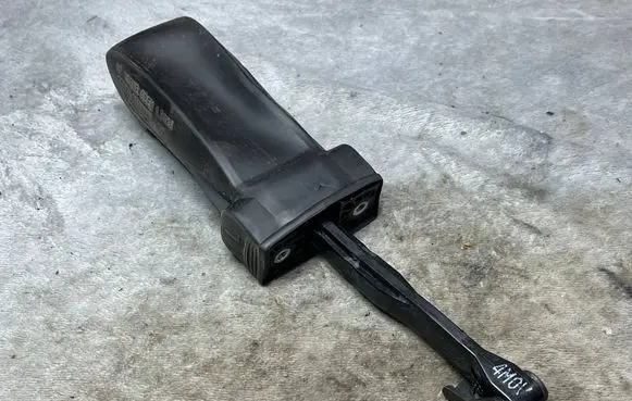Audi Q7 4M Front door check strap stopper 4M0837249