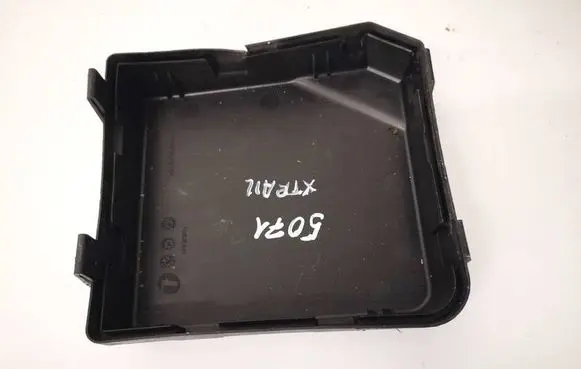 Nissan X-Trail T32 Fuse box cover 