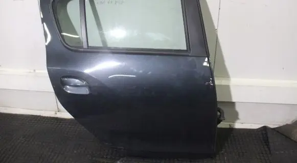 Dacia Sandero Rear door