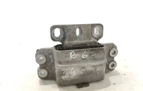 Volkswagen PASSAT B6 Engine mount bracket 3C0199555