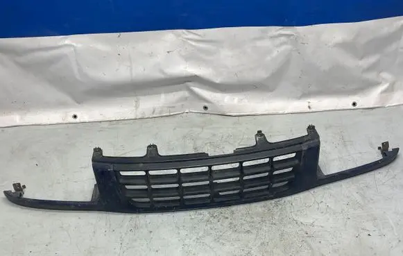 Opel Frontera B Front bumper upper radiator grill 07059827