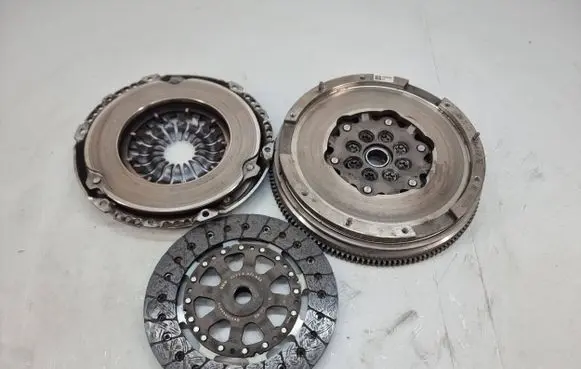 BMW 1 F40 Clutch set kit 8698751