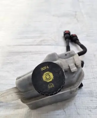 Chevrolet Trax Brake fluid reservoir ZBIORNICZEK