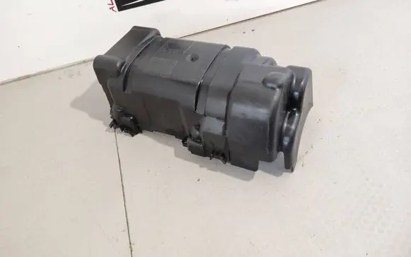 Volkswagen Golf VI Other engine bay part 03C103502M
