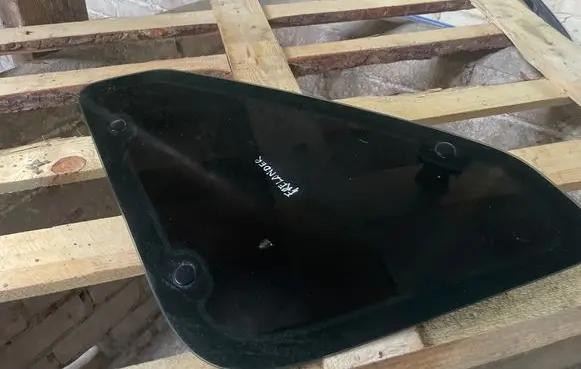 Land Rover Freelander Rear vent window glass DOT36AS2M129 43R007023