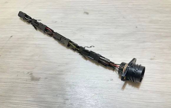 Volkswagen PASSAT B5.5 Fuel injector wires 038971600