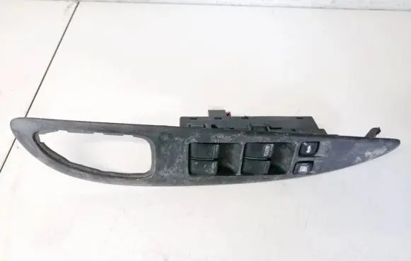 Nissan Primera Electric window control switch 25401av640 c8d-d702n