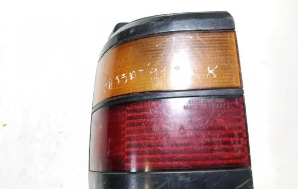 Volkswagen PASSAT B3 Rear/tail lights 333945111