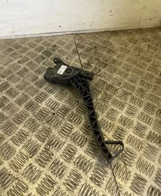 Volvo S60 Accelerator throttle pedal 30715173