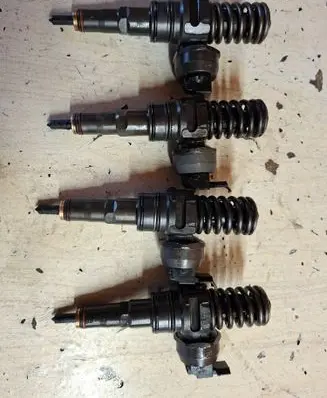 Volkswagen Sharan Fuel injector 038130073AG