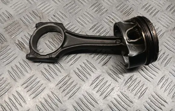 Audi Q7 4M Piston with connecting rod 06M107066AB