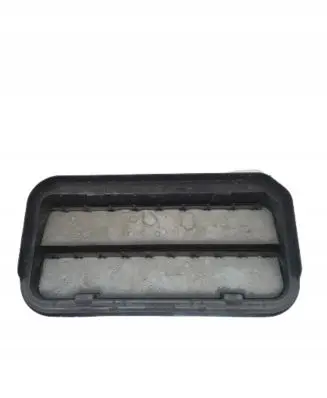 Quarter panel pressure vent