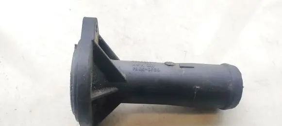 Volkswagen Golf IV Engine coolant pipe/hose 038121121