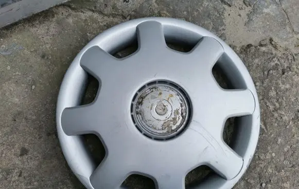 Volkswagen Polo III 6N 6N2 6NF R14 wheel hub/cap/trim 6N0601147D