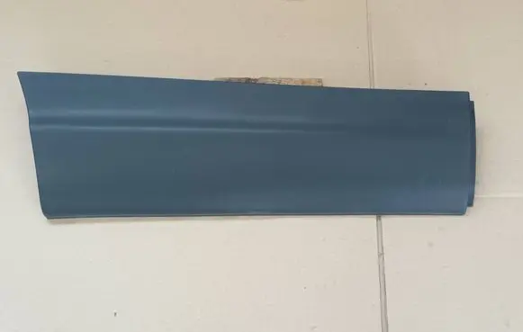 Nissan Qashqai Rear door trim (molding) 828704EA0A