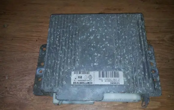 Renault Espace - Grand espace IV Engine control unit/module 7700874128 s103750019a