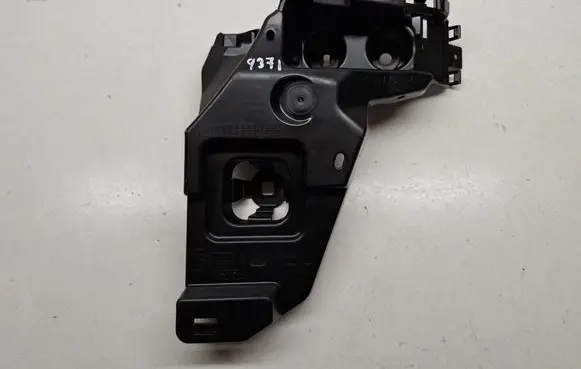 Rear bumper mounting bracket