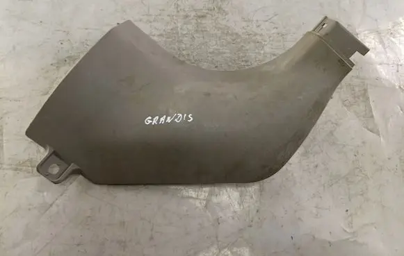 Mitsubishi Grandis Foot area side trim MN173434ZZ