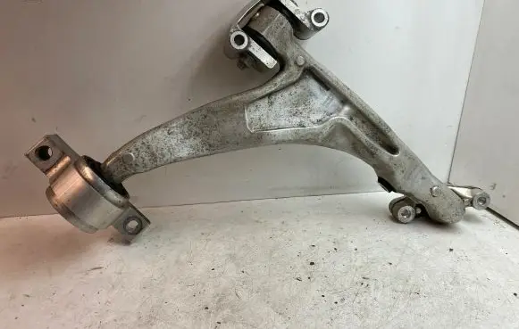 Volvo XC60 Front lower control arm/wishbone