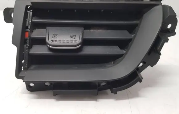 Renault Arkana Dash center air vent grill 682113392R