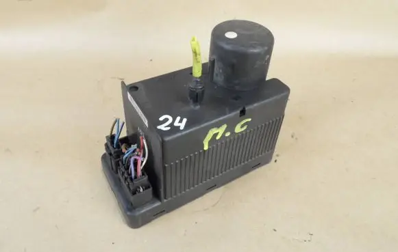 Mercedes-Benz C W202 Central locking vacuum pump 0132006344 2028001048