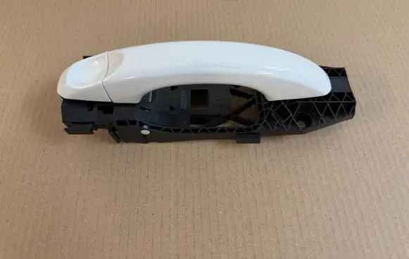 Volkswagen Amarok Rear door exterior handle 