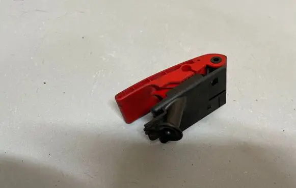 Mercedes-Benz E W212 Engine bonnet (hood) release handle