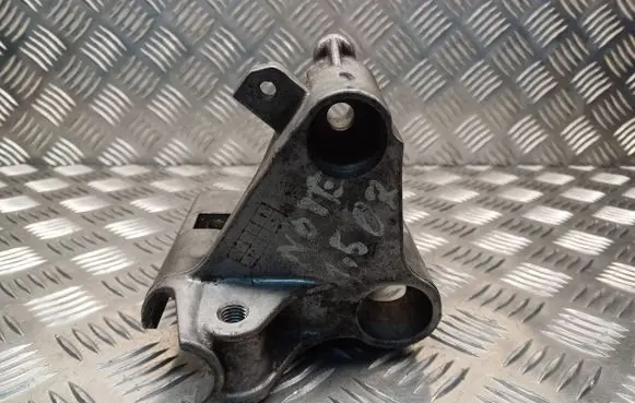 Nissan Note (E11) Engine mounting bracket 038120