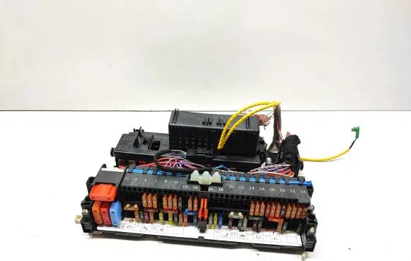 BMW X3 E83 Fuse module 8364542