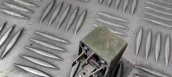 BMW 5 E34 Other relay 13731563 1373156.3