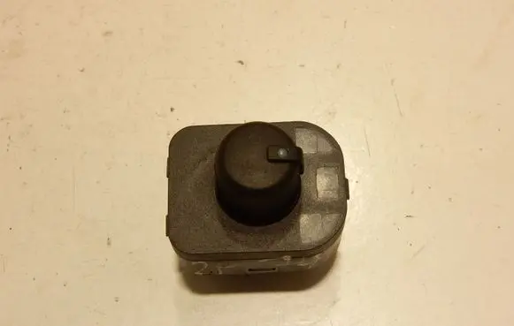 Wing mirror switch