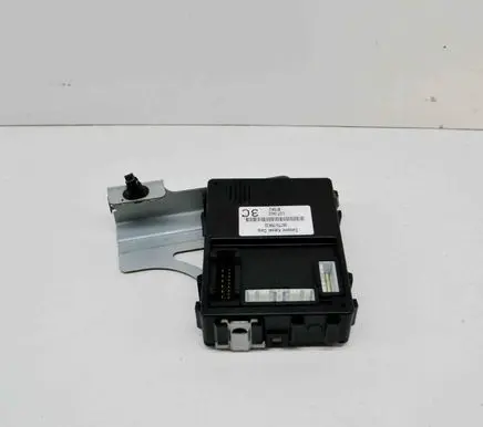 Suzuki Grand Vitara II Central body control module 3677076K20
