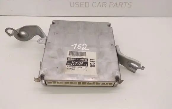 Toyota Avensis T220 Engine control unit/module 8966105410 MB1758005024 D162