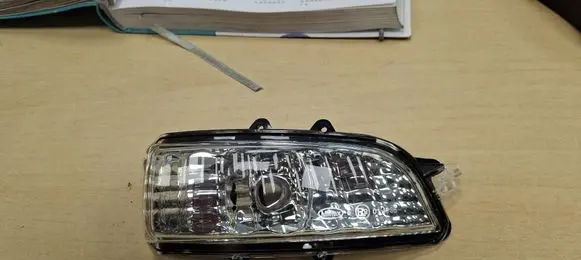 Volvo V70 Mirror indicator light 311110