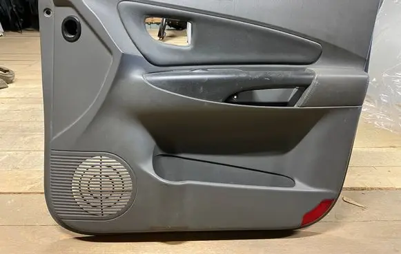 Hyundai Tucson JM Front door card panel trim 823202E000