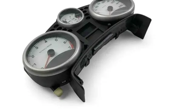Speedometer (instrument cluster)