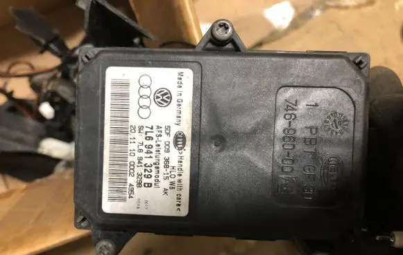 Skoda Octavia Mk2 (1Z) Air suspension control unit module (rear) 7L6941329B 74696000AR